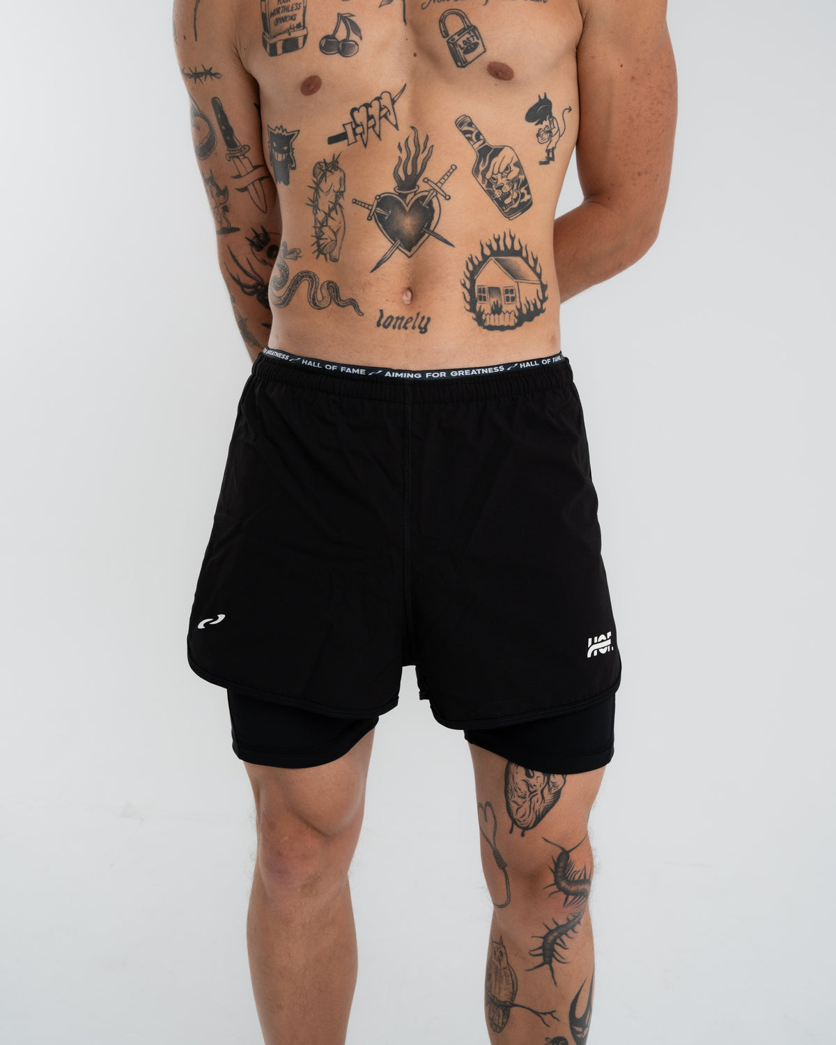 Détail de face du short Contender noir et de sa ceinture